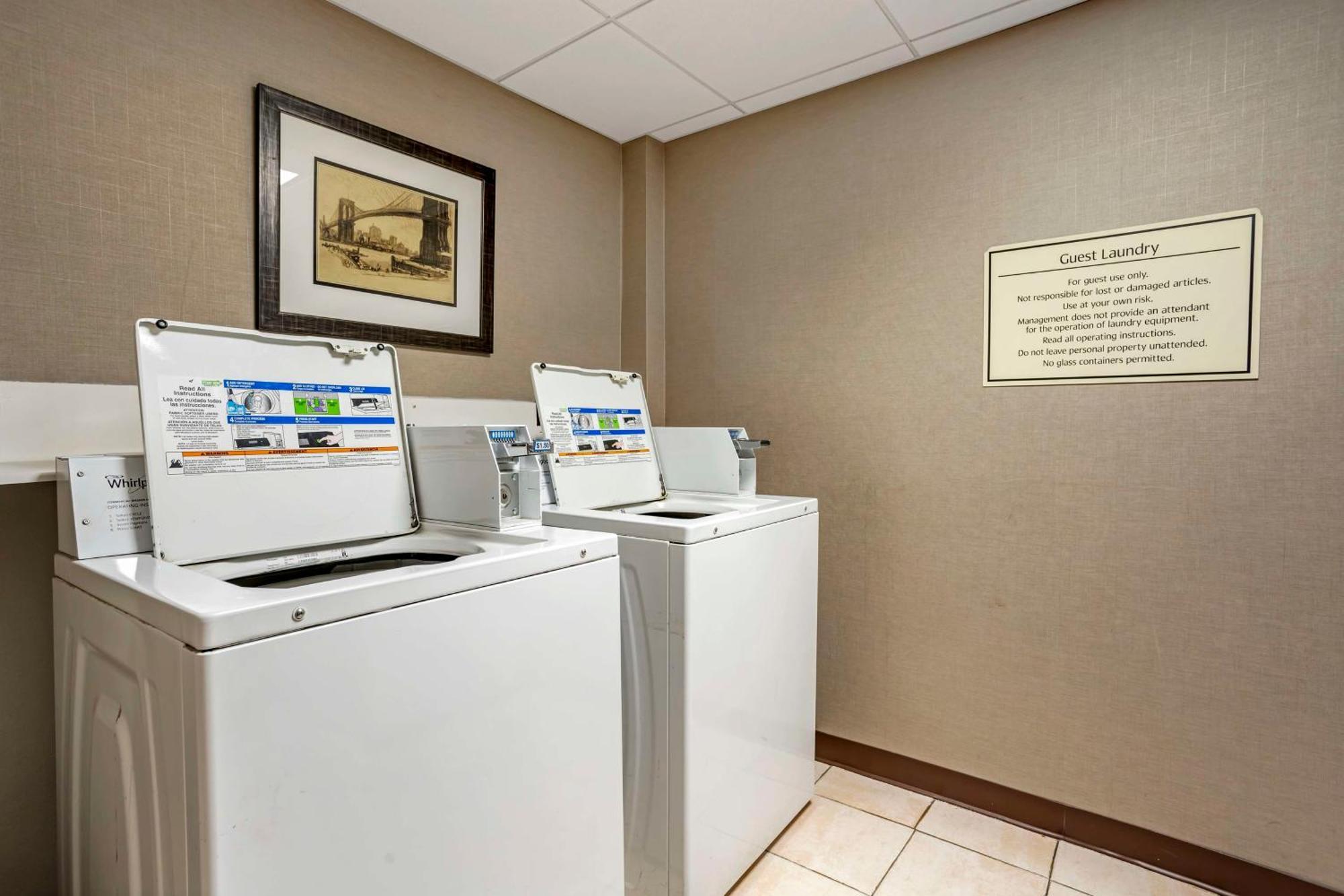 Best Western Plus Kingston Hotel And Conference Center Экстерьер фото